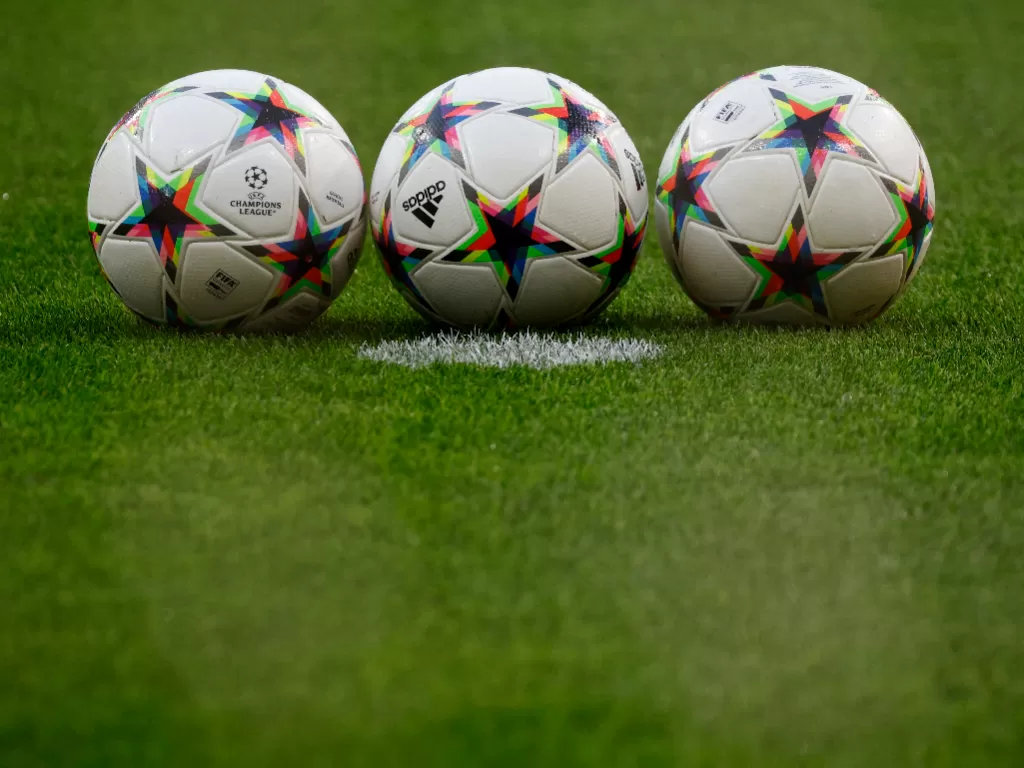 Bola yang dipakai untuk pertandingan Liga Champions musim 2022/2023. (REUTERS/Juan Medina)