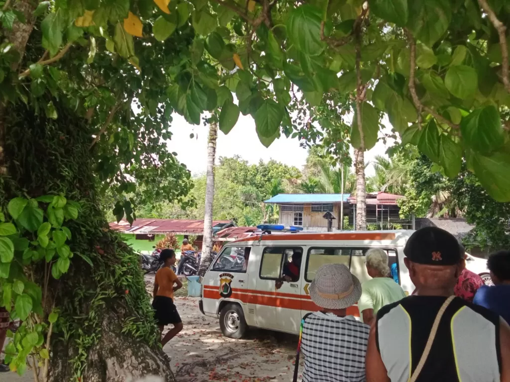 Mobil ambulans yang membawa jasad Aktivis Filep Karma. (Dok Polda Papua).