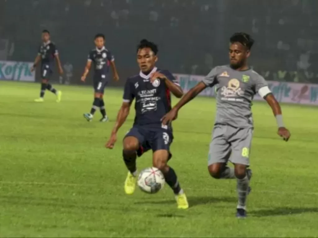 Duel Arema FC vs Persebaya Surabaya dalam lanjutan Liga 1 2022/2023 yang berujung Tragedi Kanjuruhan (ANTARA FOTO/Ari Bowo Sucipto) 