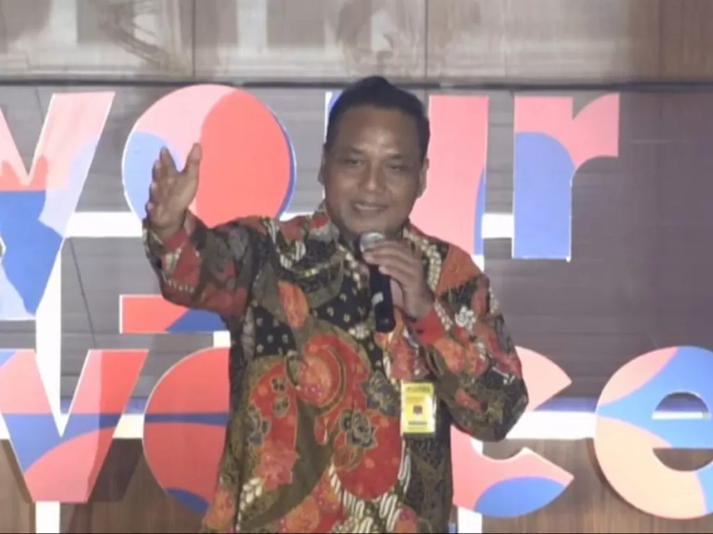 Wakil Rektor UNNES Wirawan Sumbodo memberikan sambutan dalam acara Your Voice Matters. (Youtube Indozone)