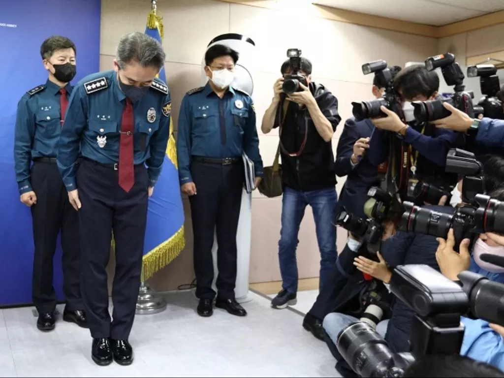 Komisaris Jenderal Yoon Hee-keun meminta maaf atas tragedi pesta Halloween di Itaewon (REUTERS/Heo Ran)