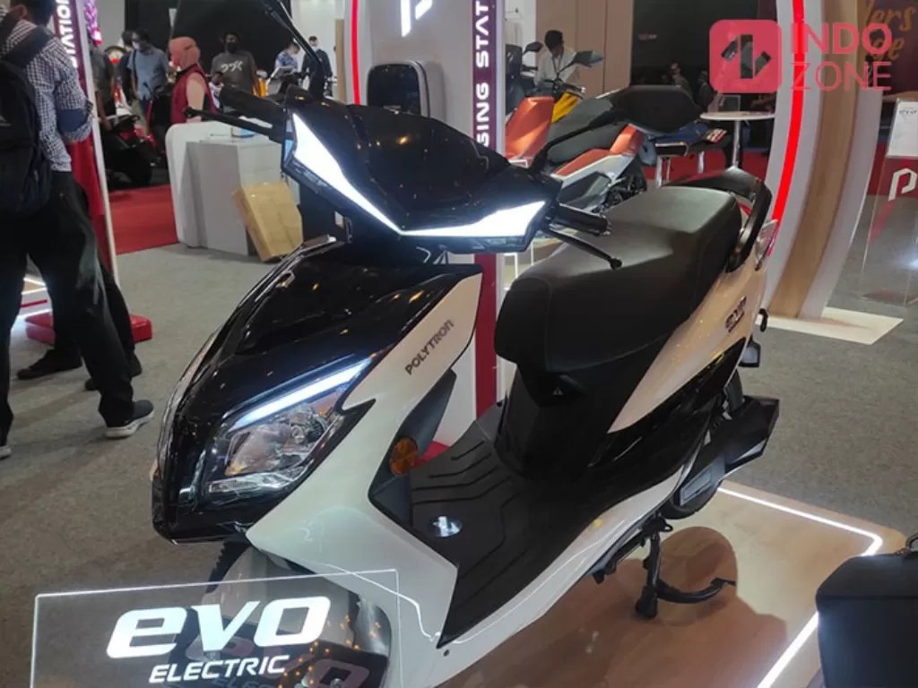 Polytron pamerkan sepeda motor listrik 'Evo' di IMOS 2022. (Indozone/Bagas Aulia Ananto)