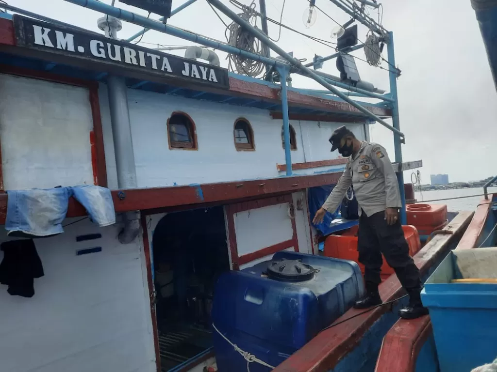 Polisi mengusut kasus penemuan jasad di dalam toren kapal di Muara Angke (Dok. Istimewa)