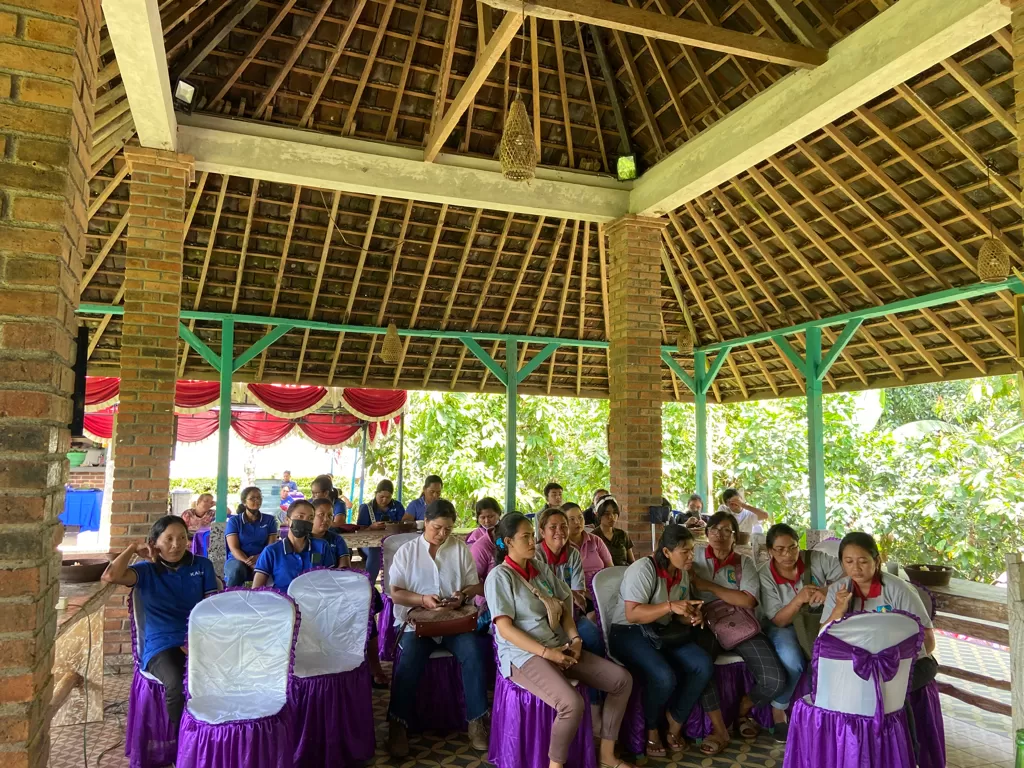 PLN, BenihBaik dan WCC Bali memberikan pelatihan kepada para korban KDRT di Bali. (Z Creators/Dada Sabra)