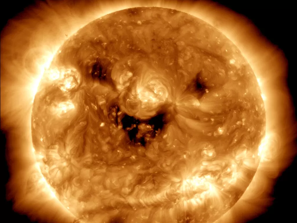 Potret matahari tersenyum yang diambil NASA (Twitter/@NASASun)