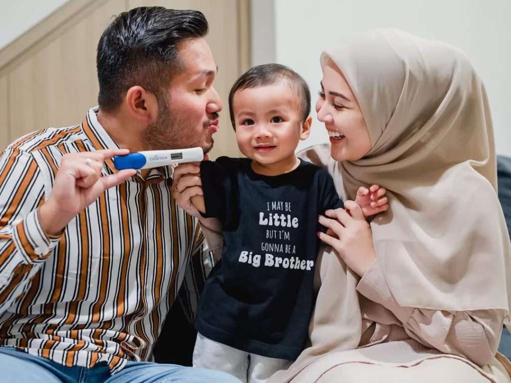 Adhi Permana dan Kesha Ratuliu umumkan hamil anak kedua (Instagram/kesharatuliu05)