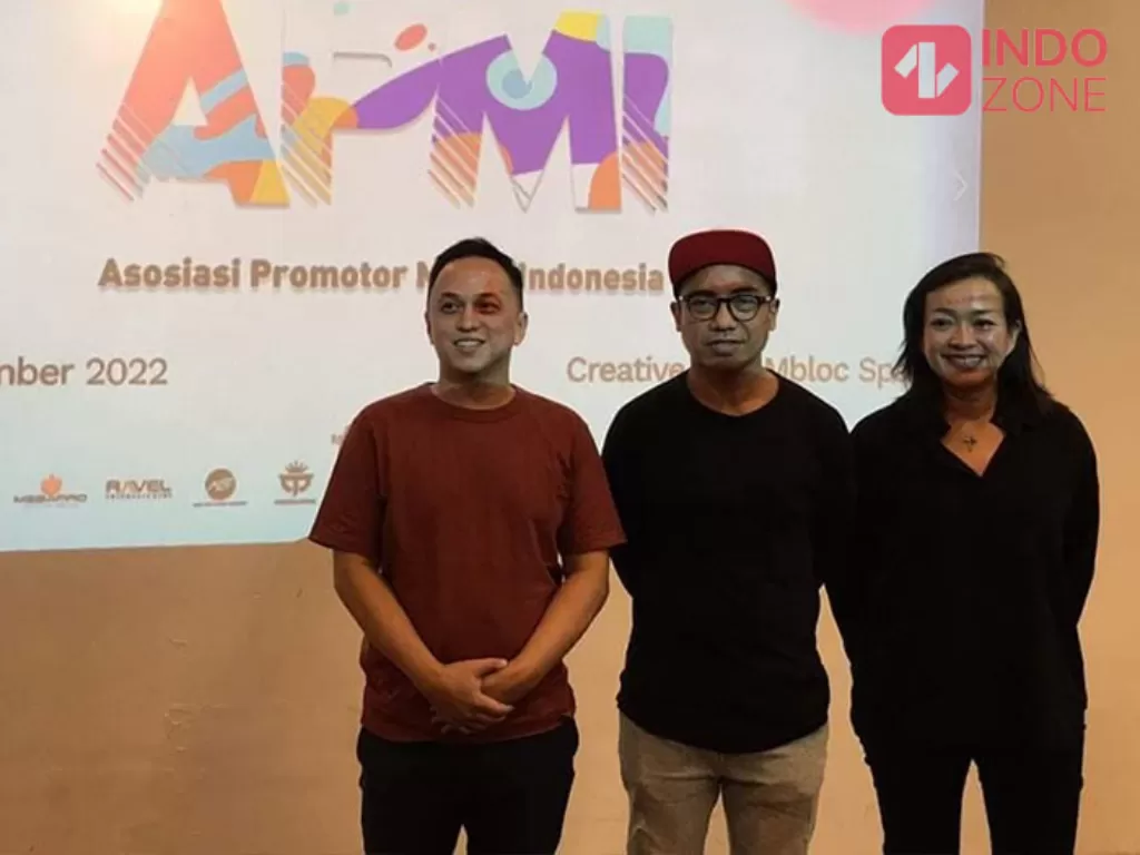 (Dari kiri ke kanan) Sekretaris Jenderal APMI Emil Mahyudin, Ketua Umum APMI Dino Hamid, Ketua Bidang Program dan Investasi APMI Dewi Gontha. (INDOZONE/Razdkanya Ramadhanty)