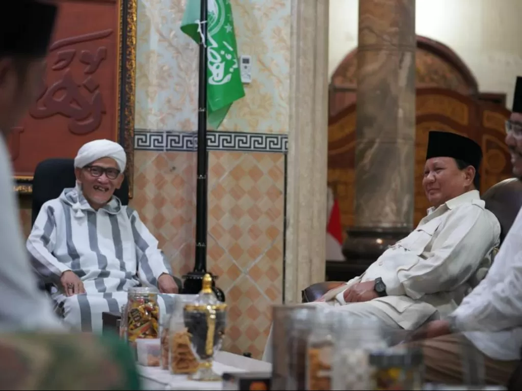 Rais Aam PBNU, KH Miftachul Akhyar (kiri) dan Ketua Umum Partai Gerindra Prabowo Subianto (kanan). (dok Gerindra).