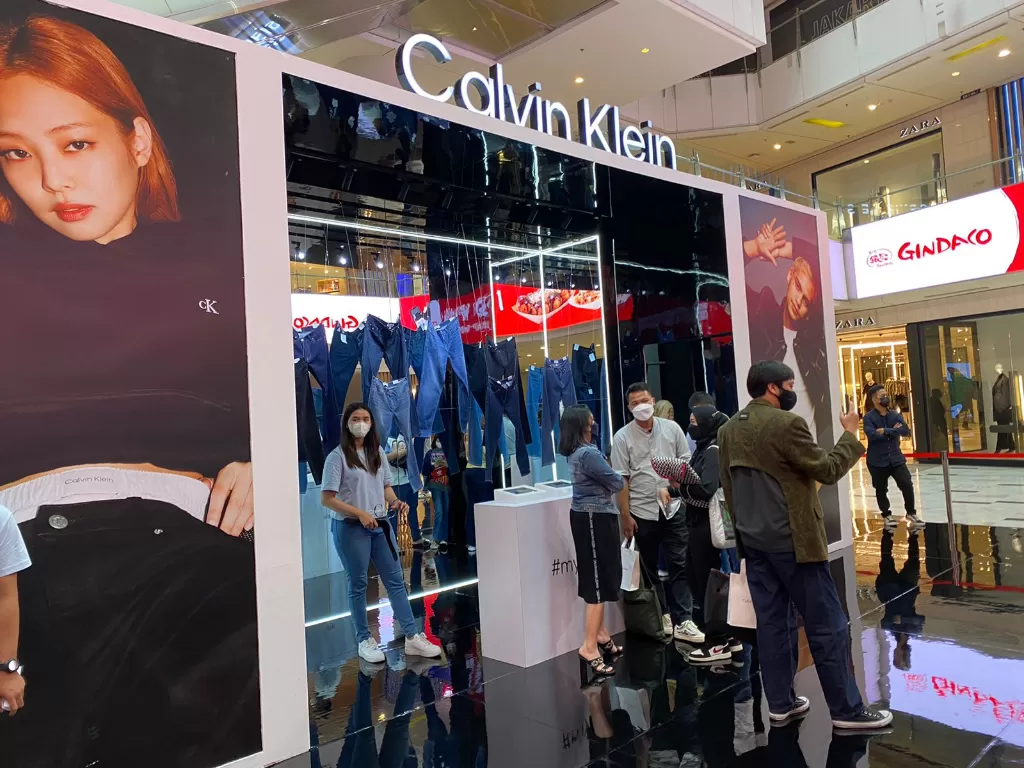 Calvin Klein Pop Up Store di Main Atrium East Mall 1st floor Grand Indonesia, Selasa (8/11/2022) (INDOZONE/Nandya)