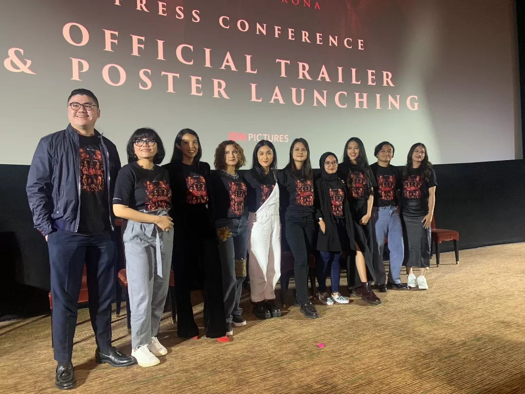 Sutradara, produser, penulis serta para cast film Qorin dalam konferensi pers film Qorin di XXI Epicentrum, Jakarta, Selasa (8/11/2022) (INDOZONE/Nanda Lubis)