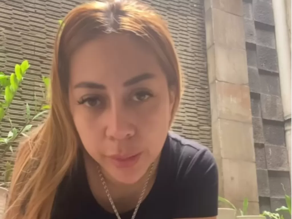 Feby Sharon mengungkap fakta mengejutkan soal AKBP Aris Rusdiyanto untuk membuktikan dirinya merupakan istri sah mantan Kapolres Muara Enim tersebut. (Instagram@feby_sharon)