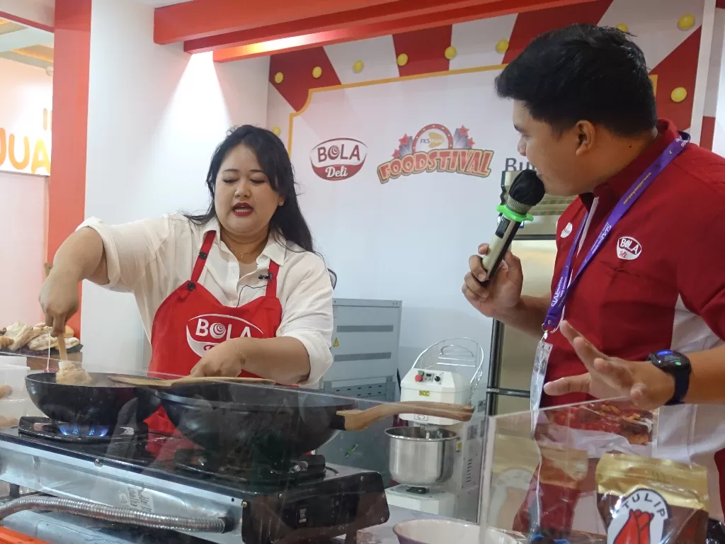 Putri Habibie cucu BJ Habibie tampil sebagai chef profesional di pemeran food & beverage JIExpo, Kemayoran, Jakarta. (Handover)