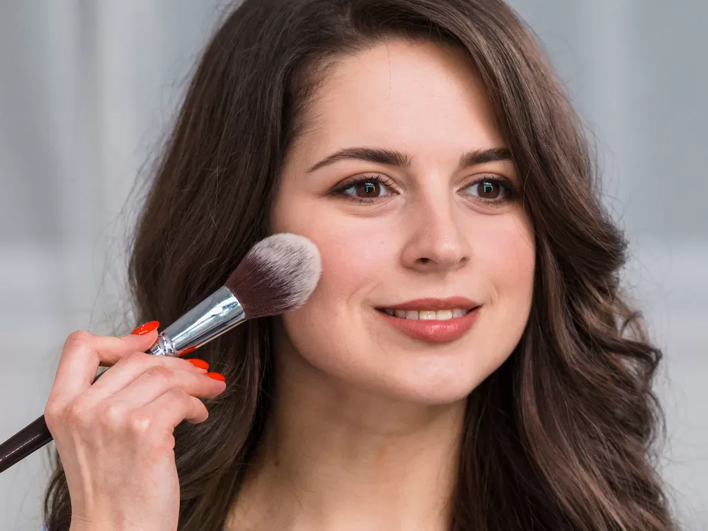 Ilustrasi hasil makeup flawless menggunakan stik primer. (Freepik)