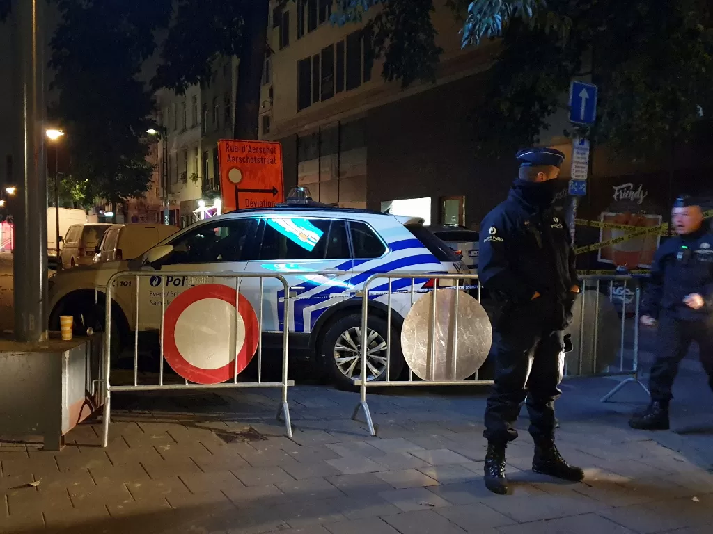 Situasi di tempat polisi Belgia ditusuk. (REUTERS/Clement Rossignol)