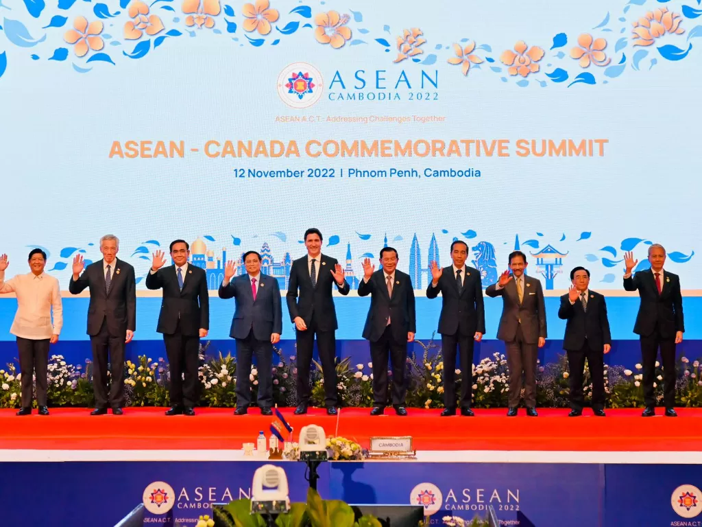 Presiden Jokowi menghadiri ASEAN Global Dialogue Ke-2: Post Covid-19 Comprehensive Recovery di Hotel Sokha, Phnom Penh, Minggu (13/11/2022). (Foto: BPMI Setpres/Kris)