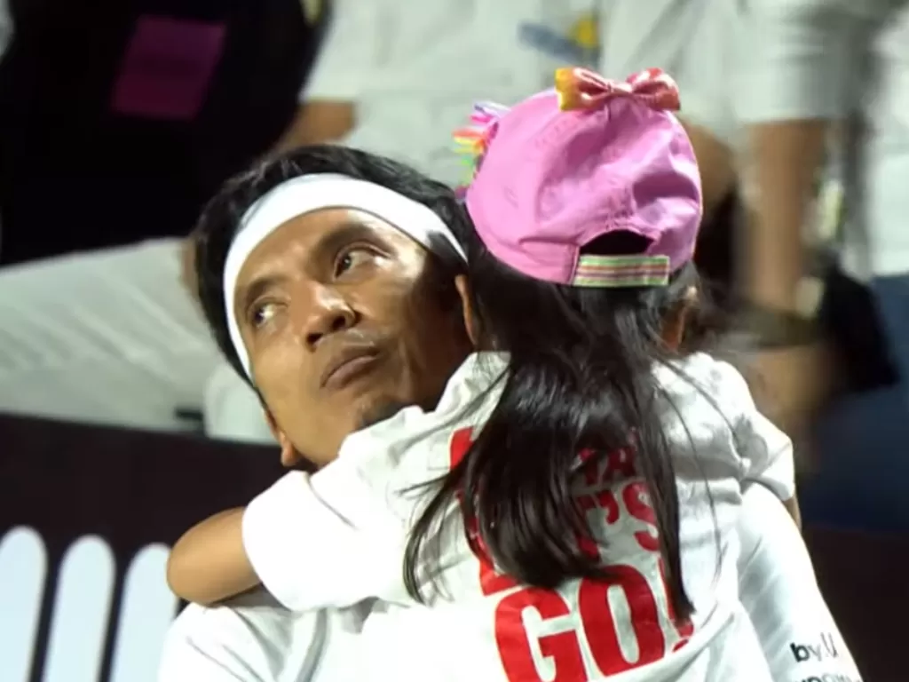 Desta nenangin anaknya nangis usai kalah dari Raffi Ahmad di 'Tiba-tiba Tenis' (YouTube/VINDES)