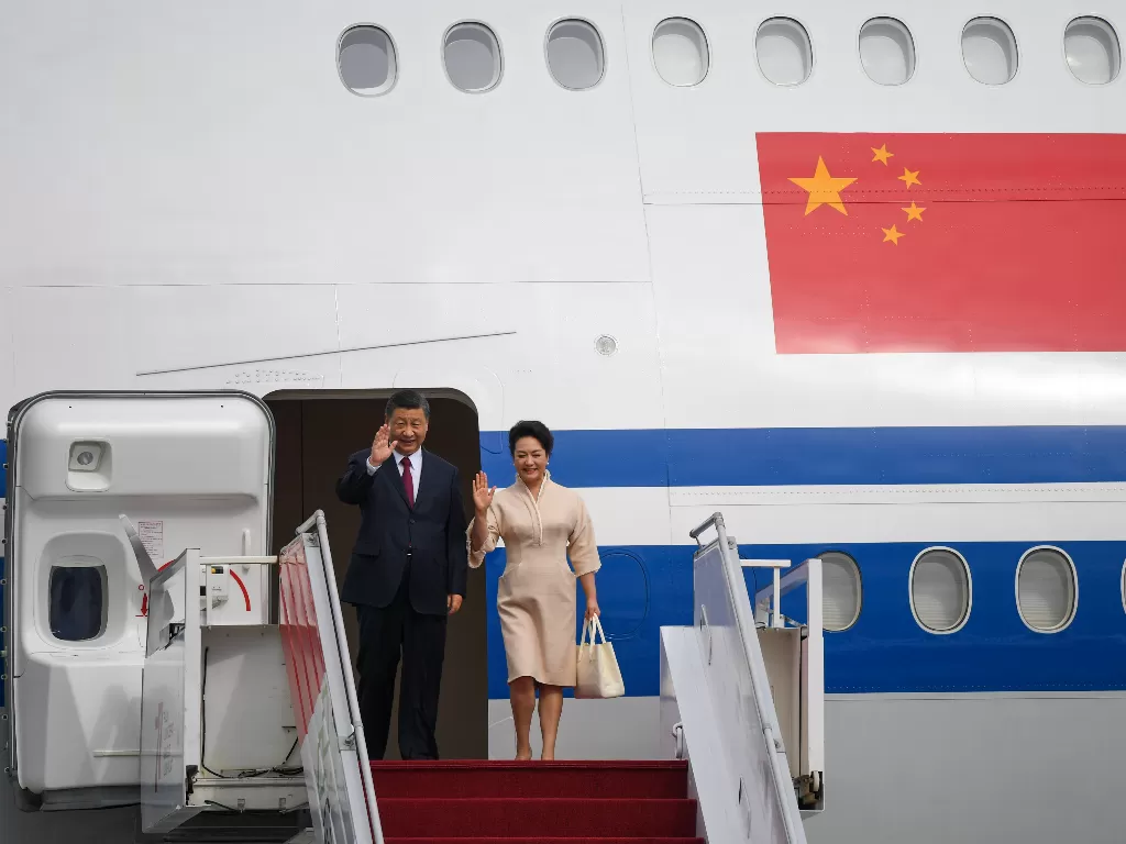 Presiden China Xi Jinping (kiri) bersama istri Peng Liyuan (kanan). (ANTARA FOTO/Media Center G20 Indonesia/M Risyal Hidayat).
