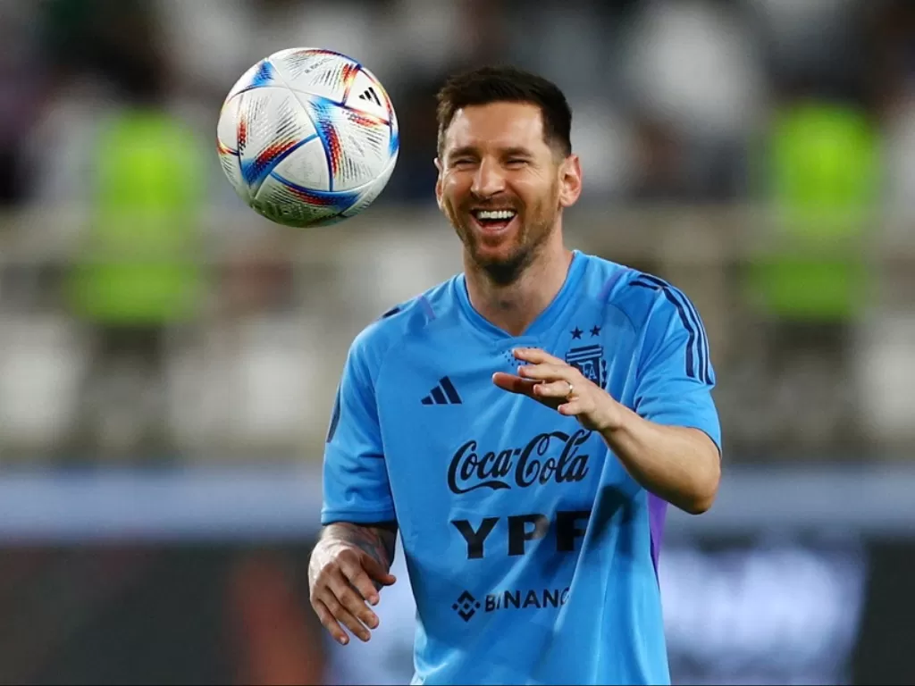 Lionel Messi jalani latihan dengan Timnas Argentina (Reuters/Amr Alfiky)