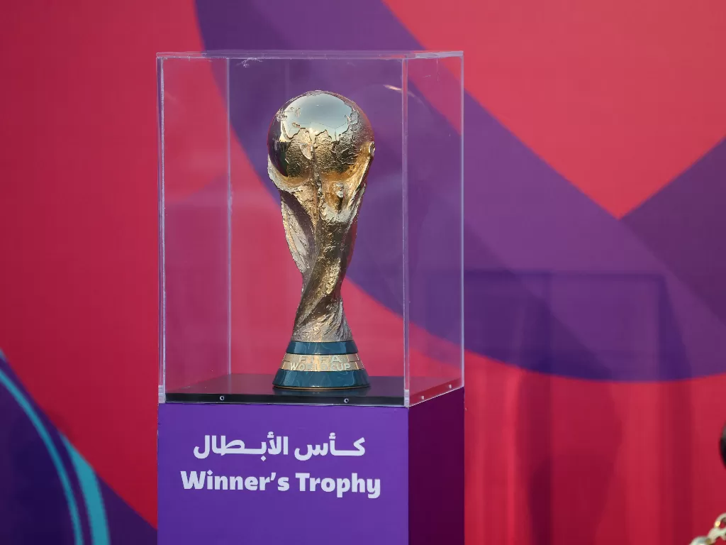 Trofi Piala Dunia 2022. (REUTERS/Carl Recine)