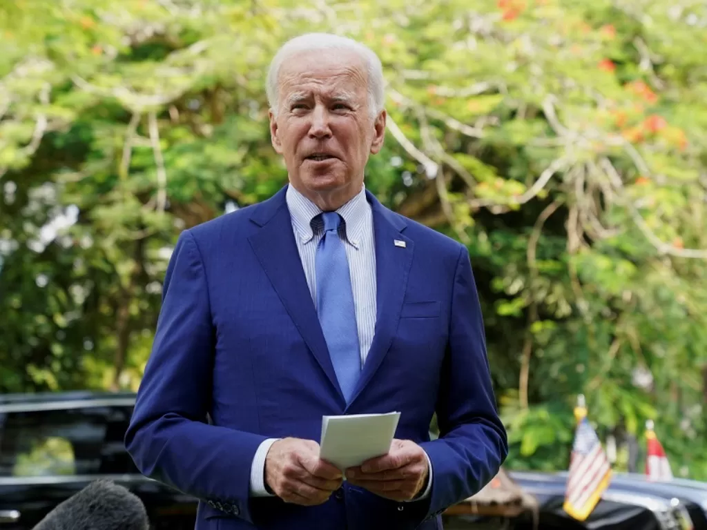 Presiden Joe Biden memberi pernyataan soal roket yang menghantam Polandia (Reuters/Kevin Lamarque)