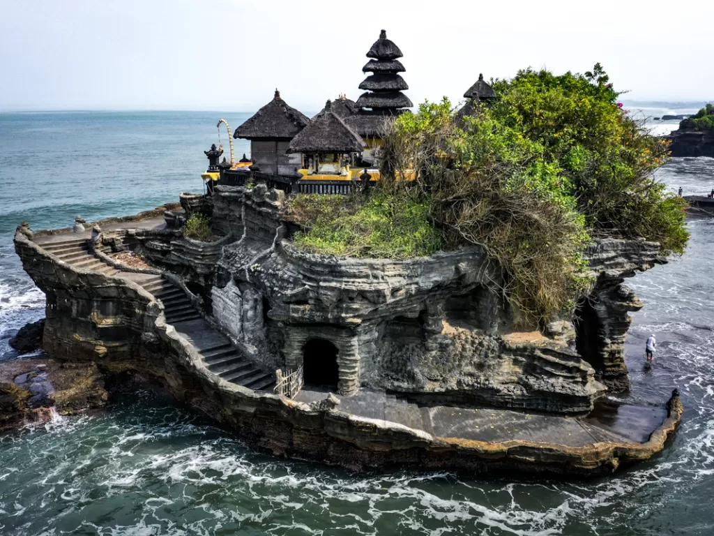 Tanah Lot, destinasi wisata Bali dekat lokasi KTT G20 (theworldtravelguy.com)
