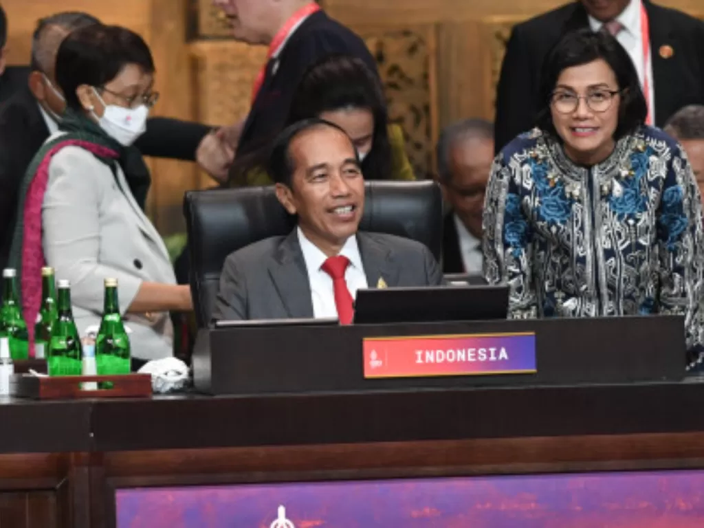 Presiden RI Joko Widodo (Jokowi) (tengah). (ANTARA FOTO/Media Center G20 Indonesia/Zabur Karuru)
