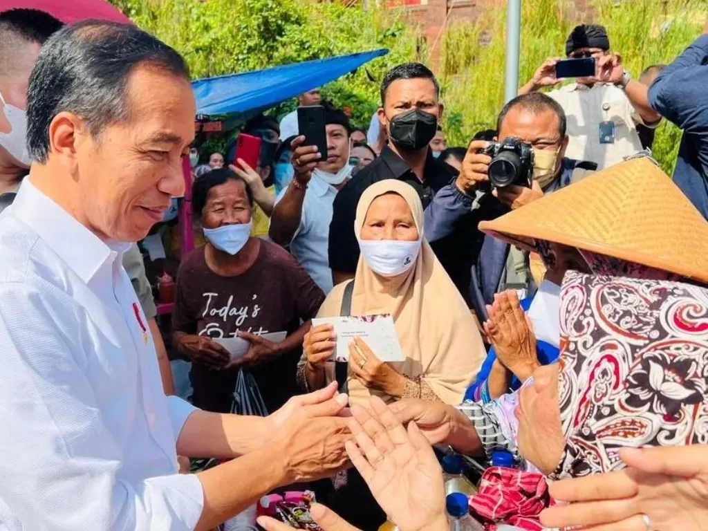 Momen Presiden Joko Widodo yang berkunjung ke Pasar Badung, Bali. (Instagram/@jokowi)