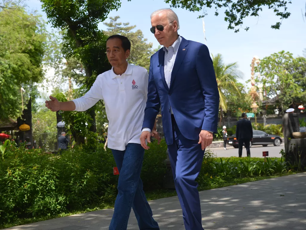 Joe Biden bersama Presiden Jokowi di acara KTT G20. (ANTARA FOTO/Media Center G20 Indonesia/Aditya Pradana Putra)