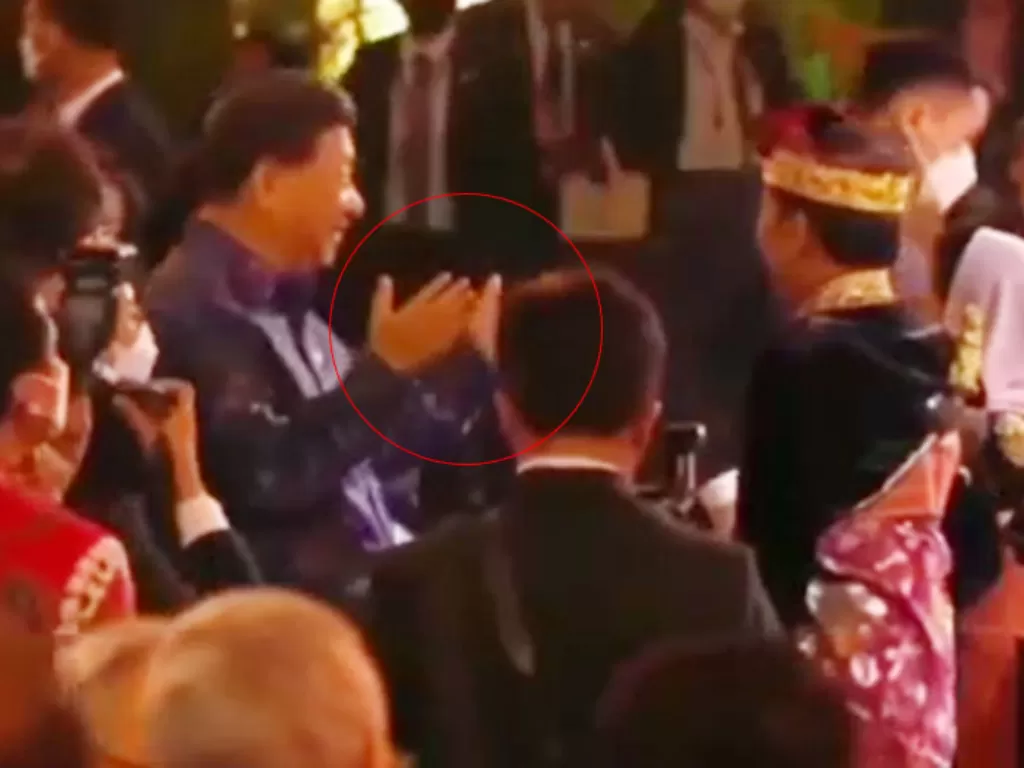 Momen Presiden Xi Jinping menangkat kedua tangannya tanda kagum dengan gelaran G20 di Bali. (Sekretariat Presiden)