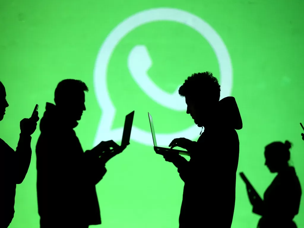 Satu akun WhatsApp bisa dipakai di 4 perangkat. (REUTERS/Dado Ruvic)