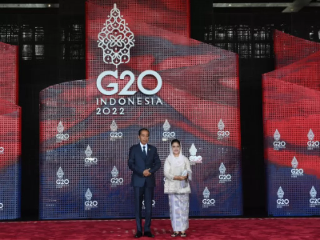 Ibu Negara Iriana Joko Widodo bersama Presiden Joko Widodo. (ANTARA FOTO/Media Center G20 Indonesia/Sigid Kurniawan)