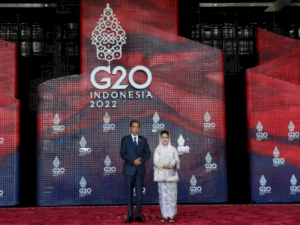  Ibu Negara Iriana Joko Widodo bersama Presiden Joko Widodo. (ANTARA FOTO/Media Center G20 Indonesia/Sigid Kurniawan)