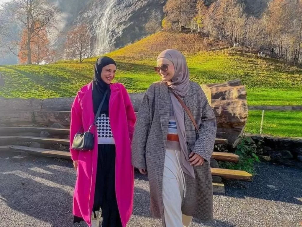 Zaskia Sungkar dan Shireen Sungkar. (Instagram/@zaskiasungkar15)