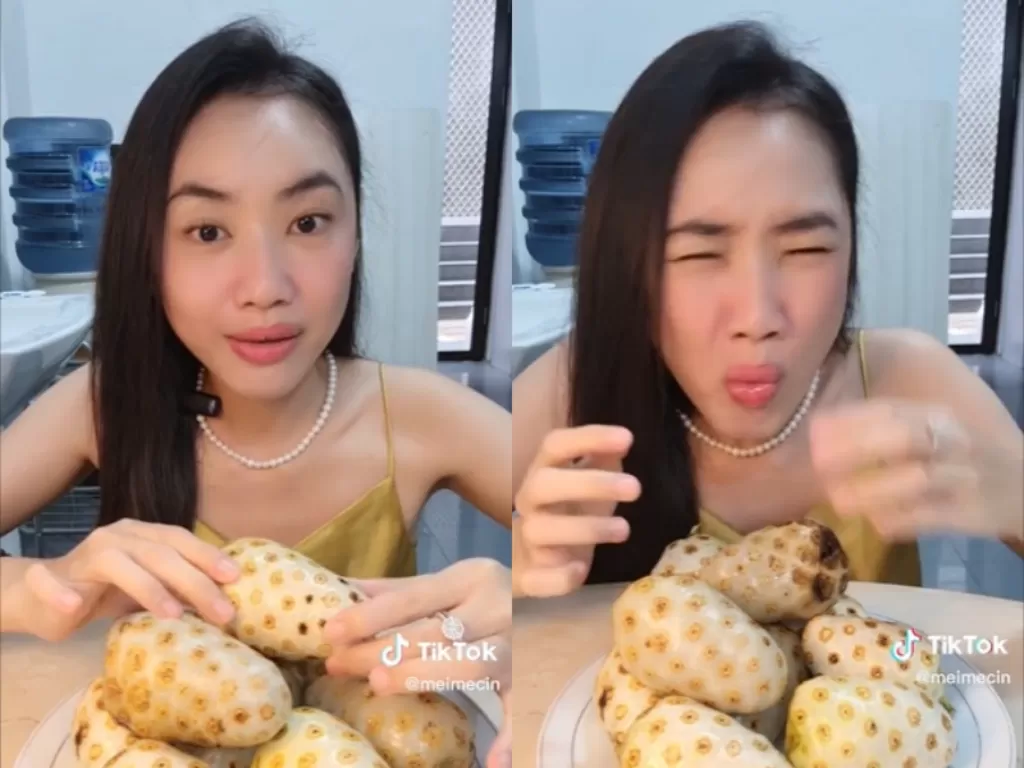 Momen wanita mencoba makan buah mengkudu pertama kali. (TikTok/meimecin)