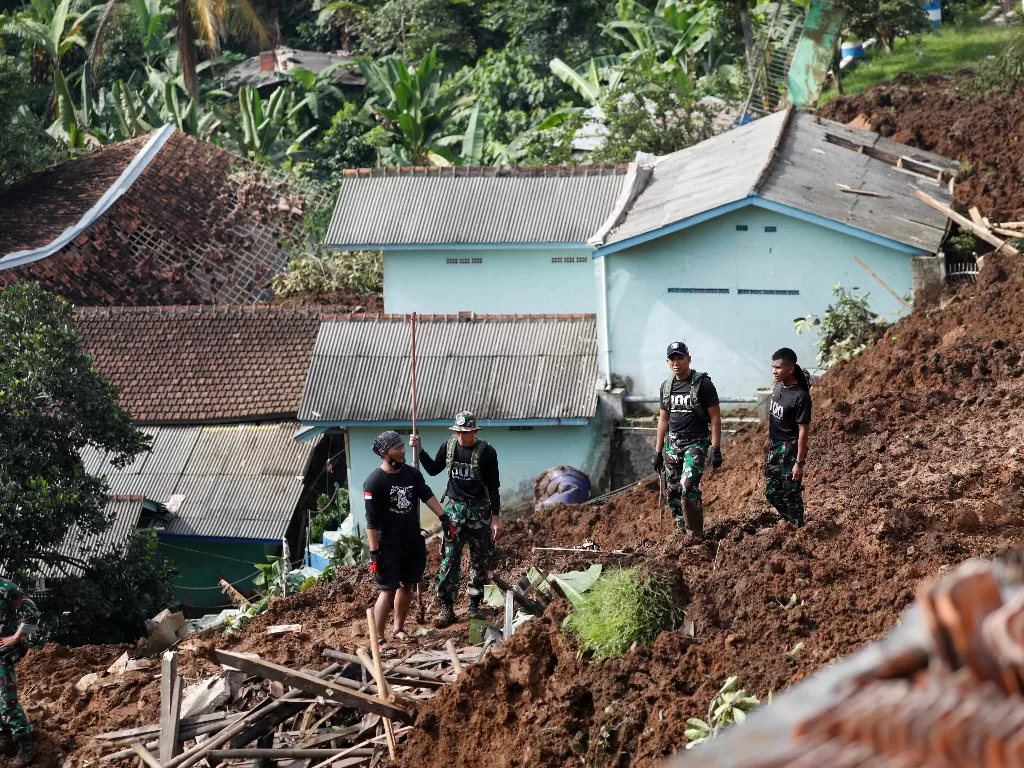 Gempa M5,6 memicu lonsor di Cugenang, Cianjur. (REUTERS/Ajeng Dinar Ulfiana)