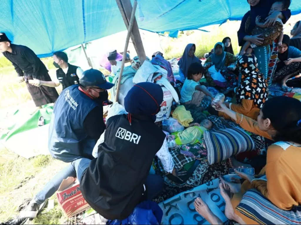 Bank BRI melakukan aksi cepat tanggap untuk membantu korban Gempa di Cianjur, Jawa Barat. (Dok. Humas Bank BRI)
