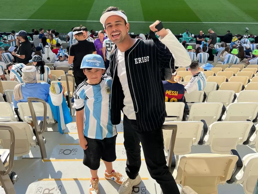 Raffi-Rafathar nonton tim Argentina. (Instagram/@raffinagita1717)