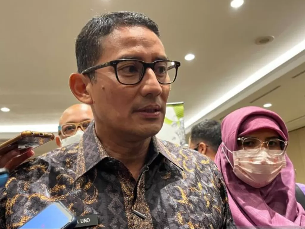 Menteri Pariwisata dan Ekonomi Kreatif (Menparekraf) RI Sandiaga Uno saat ditemui awak media di Jakarta, Kamis (24/11/2022). (ANTARA/Arnidhya Nur Zhafira)