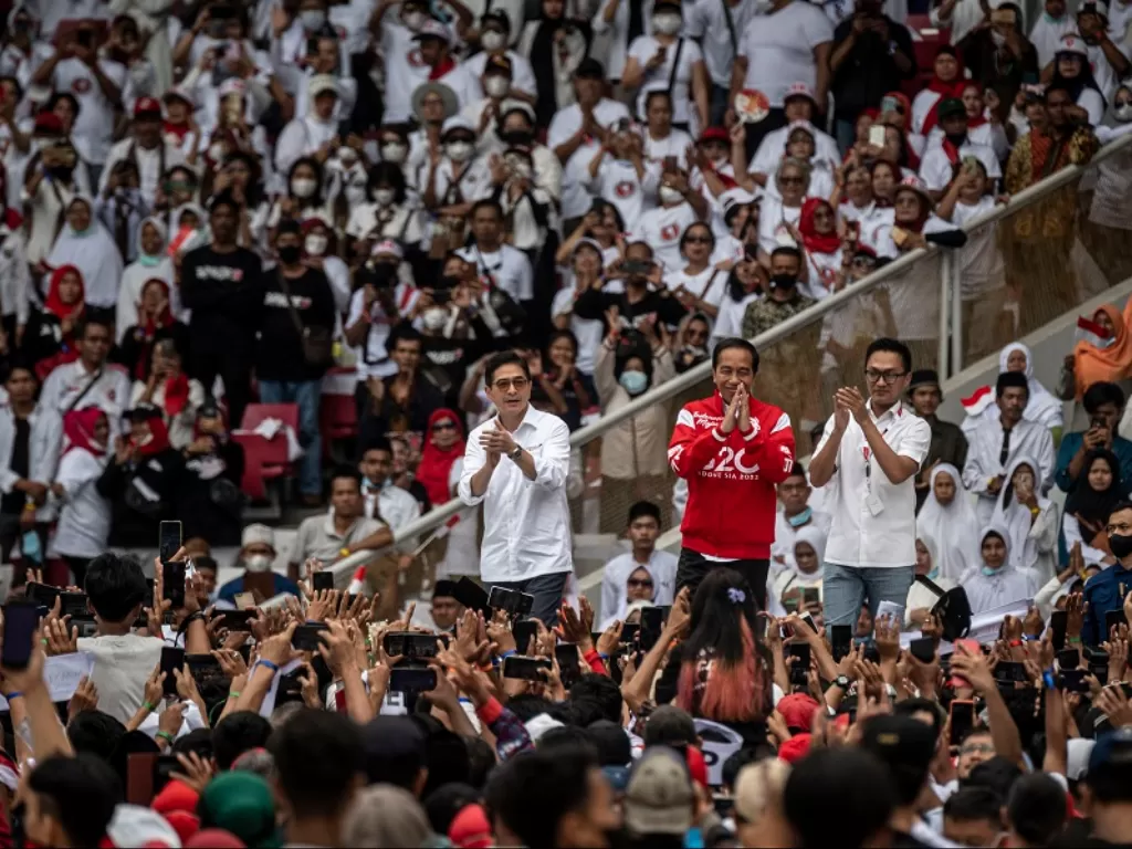 Presiden Jokowi di hadapan para relawan (Antara/Aprillio Akbar)