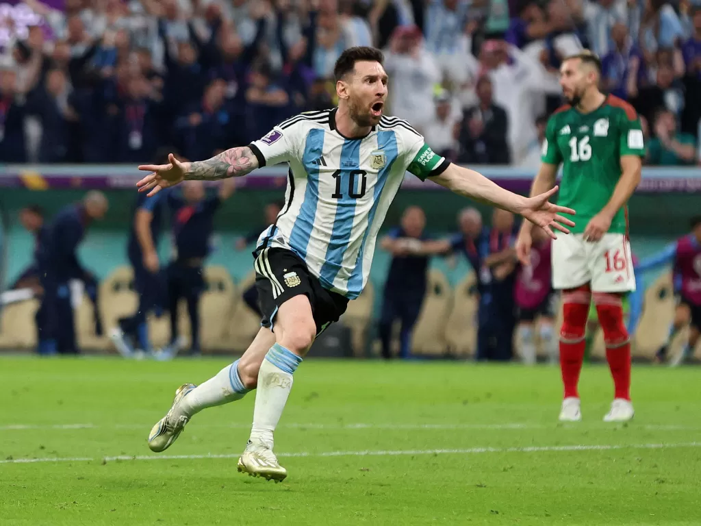Lionel Messi mencetak gol ke gawang Meksiko. (REUTERS/Pedro Nunes ).