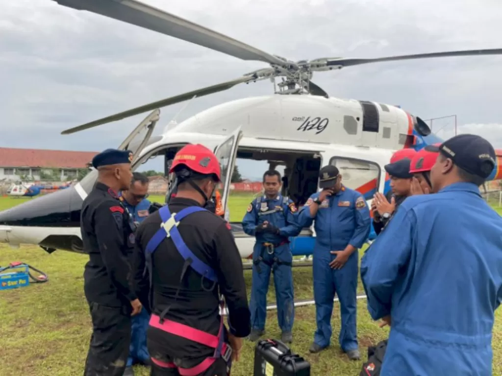 Bantuan helikopter untuk cari lokasi pengungsian korban gempa Cianjur. (Dok. Divisi Humas Polri)