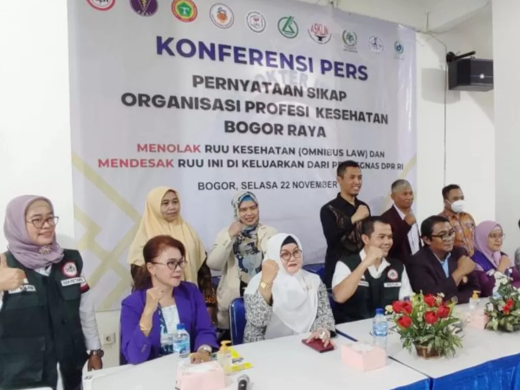 Konferensi Pers koalisi organisasi profesi medis di Kantor IDI Kabupaten Bogor, Cibinong, Bogor, Jawa Barat. (Antara/M Fikri Setiawan)