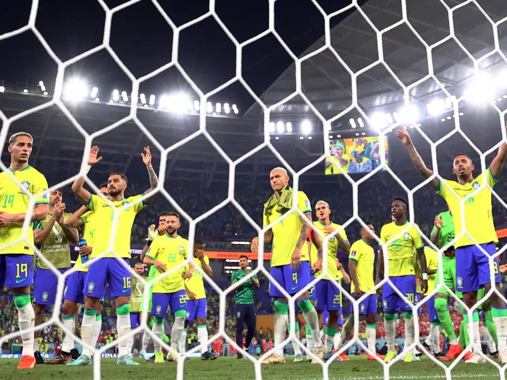 Para pemain timnas Brasil di laga Grup G Piala Dunia 2022 kontra Swiss, Senin (28/11/2022). (REUTERS/Amanda Perobelli)