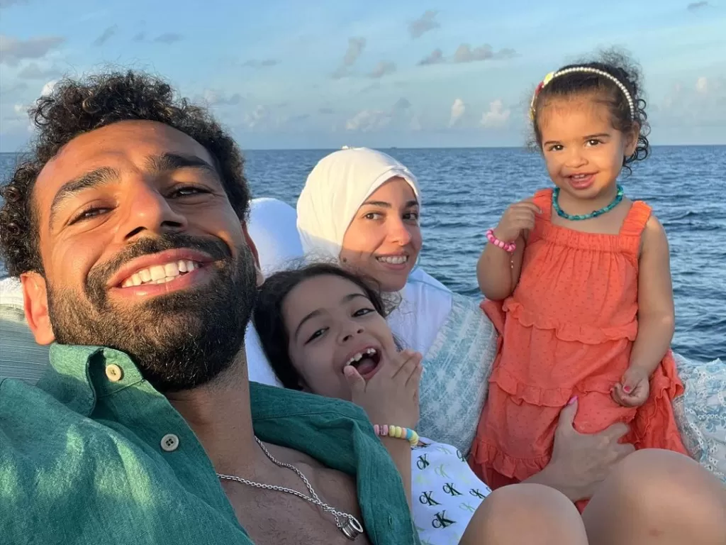 Mohamed Salah, Magi Sadeq dan Anak-anaknya (Instagram/@mosalah)