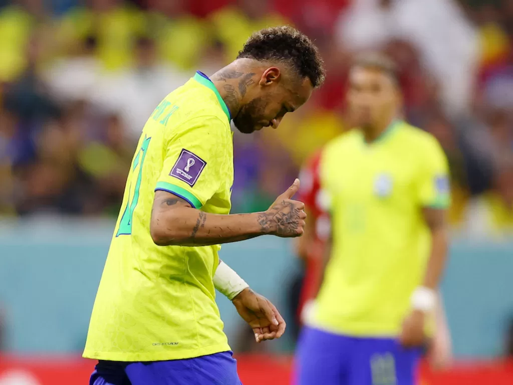 Penyerang Timnas Brasil, Neymar Jr, mengalami cedera dan diserang demam (REUTERS/Kai Pfaffenbach)