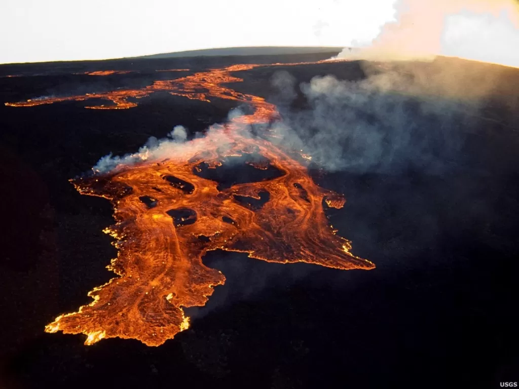 Gunung Api Mauna Loa meletus (Reuters/Handout)