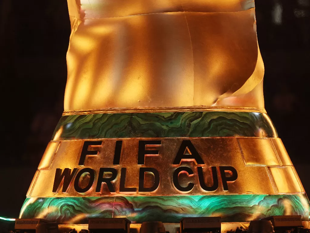 Replika trofi Piala Dunia 2022. (REUTERS/Lee Smith)