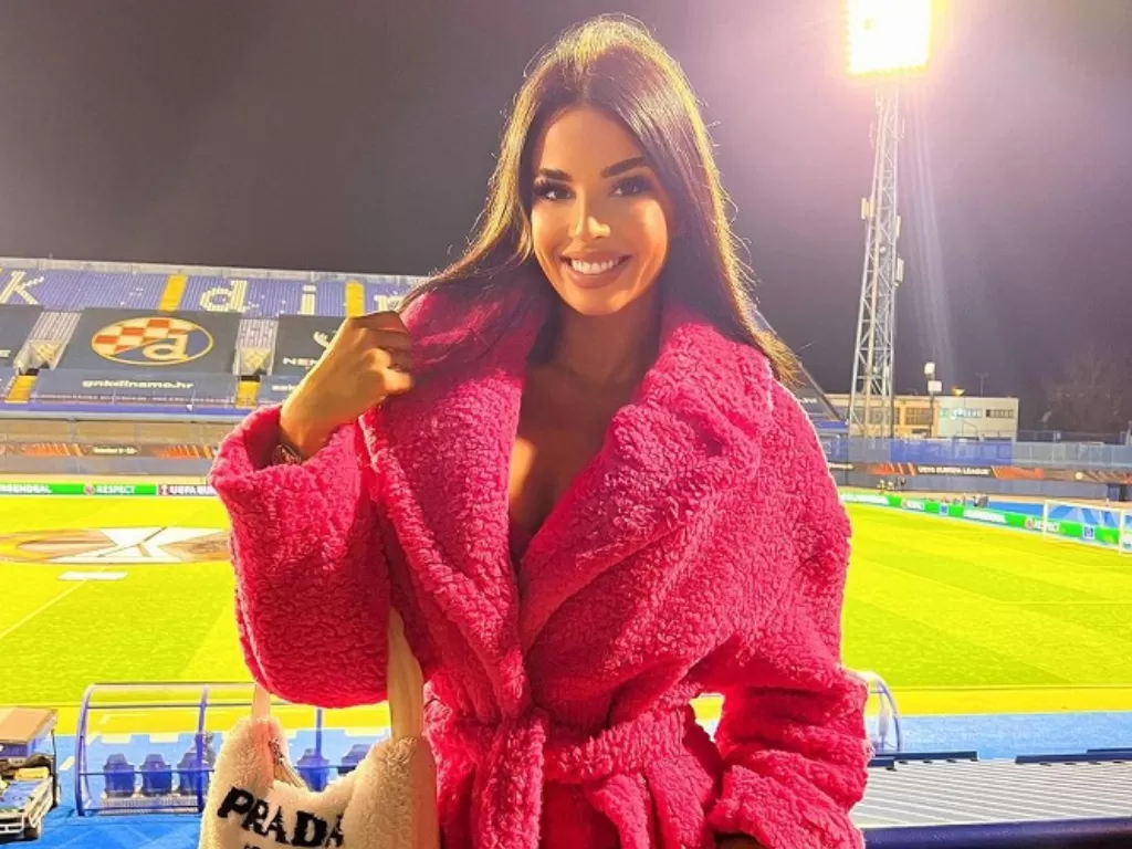Miss Kroasia Ivana Knoll terancam penjara karena langgar aturan berpakaian di Qatar. (Instagram/@@knolldoll)
