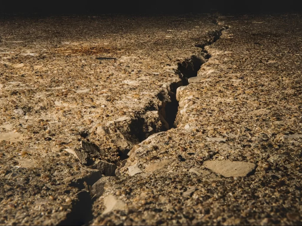 Ilustrasi gempa bumi (freepik.com)