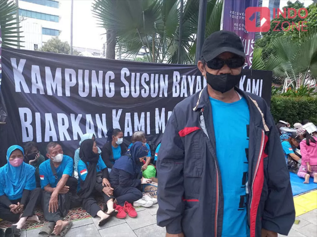 Demo Warga Kampung Susun Bayam di depan Balai Kota DKI (INDOZONE/Febyora Dwi Rahmayani)